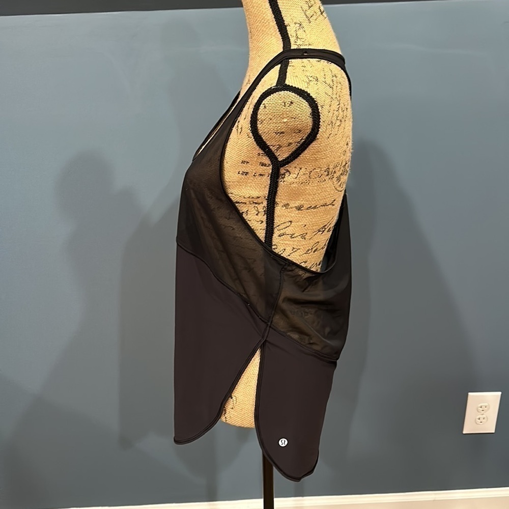 Lululemon women’s tank top size medium - Picture 2 of 5